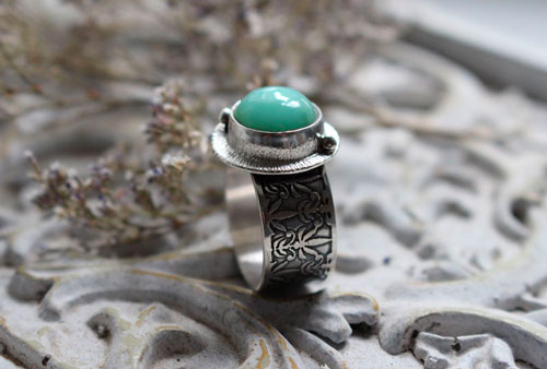 Nymphe de l’étang, bague feuille de nénuphar en argent et chrysoprase