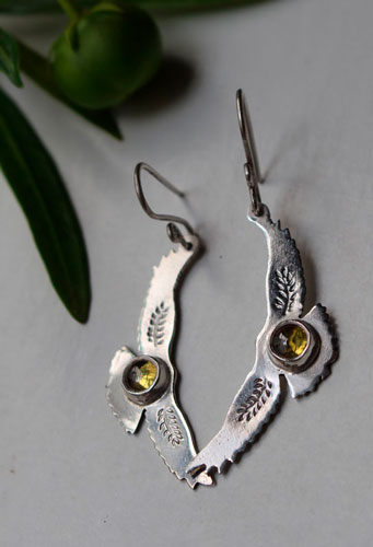 Ode au soleil, boucles d’oreilles oiseaux en argent et zircon jaune