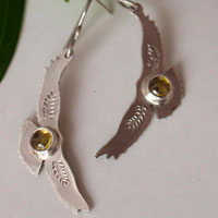 Ode au soleil, boucles d’oreilles oiseaux en argent et zircon jaune