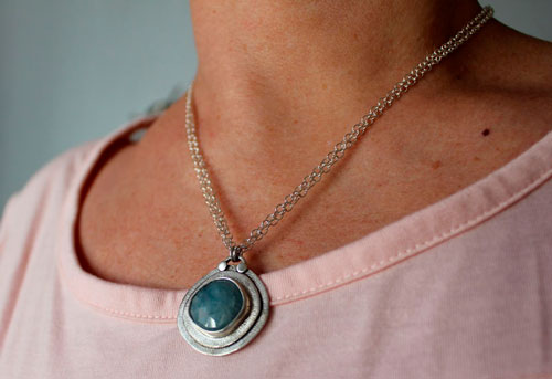 Oeil de la mer, collier vie marine en argent et aigue-marine