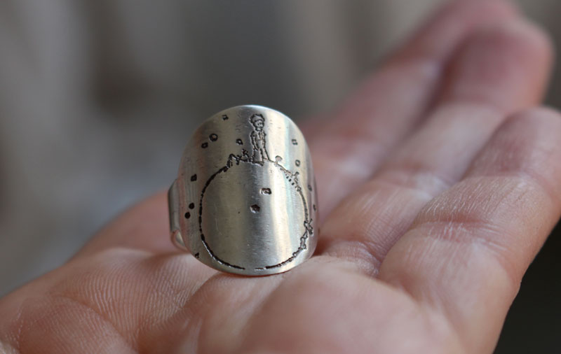 Petite planète, bague gravée du petit prince en argent