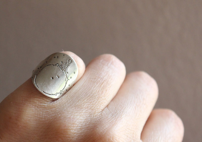 Petite planète, bague gravée du petit prince en argent