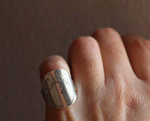 Petite planète, bague gravée du petit prince en argent