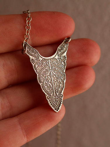 Plénitude, collier tête de bison en argent