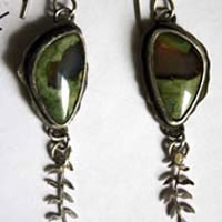 Pluie des sous-bois, boucles d’oreilles fougère en argent et jaspe forêt tropicale