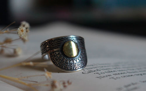 Quand le soleil vient embrasser la mer, bague astronomie en argent et laiton