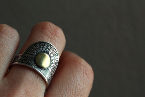 Quand le soleil vient embrasser la mer, bague astronomie en argent et laiton