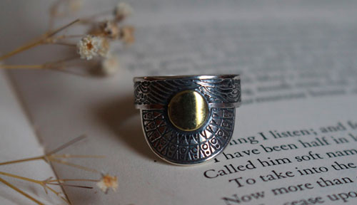 Quand le soleil vient embrasser la mer, bague astronomie en argent et laiton