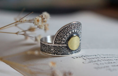 Quand le soleil vient embrasser la mer, bague astronomie en argent et laiton