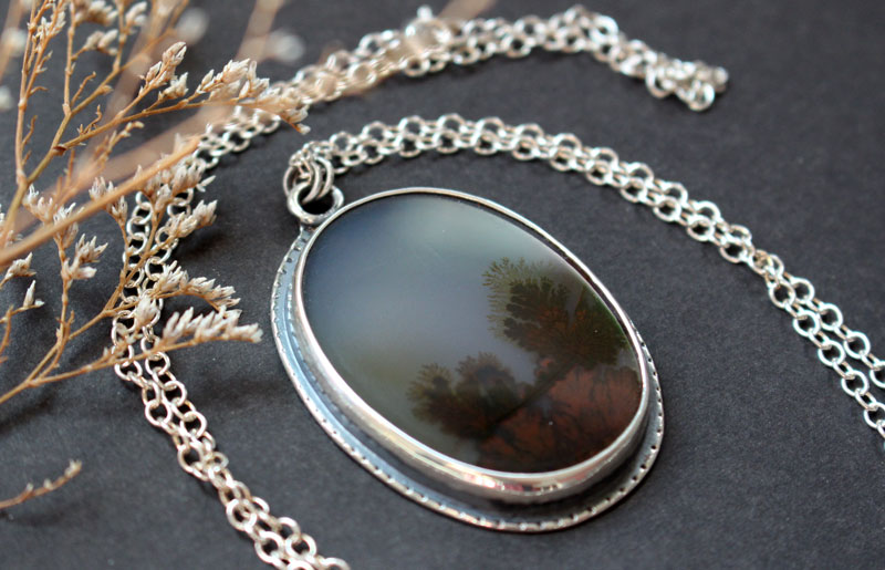 Quiétude, collier paysage en argent et agate dendritique 