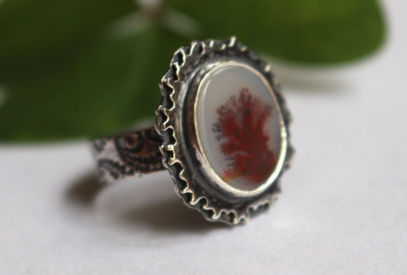 Reflets d’automne, bague paysage de saison en argent et agate dendritique 