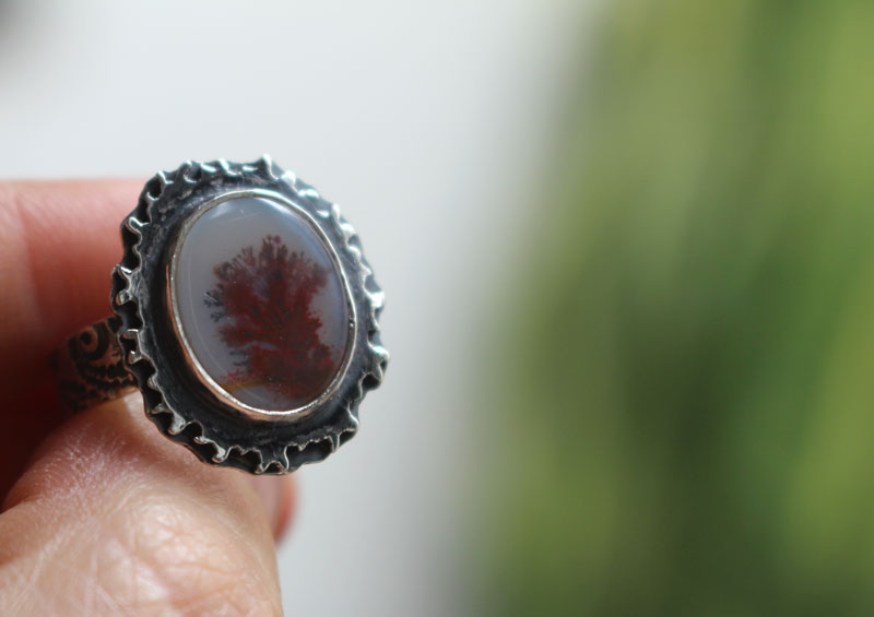 Reflets d’automne, bague paysage de saison en argent et agate dendritique 