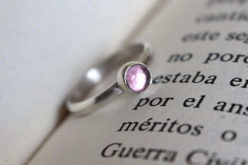 Rose dragée, bague en argent et saphir rose