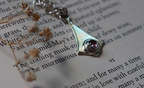 Roz, collier cerf-volant en argent et zircon rose