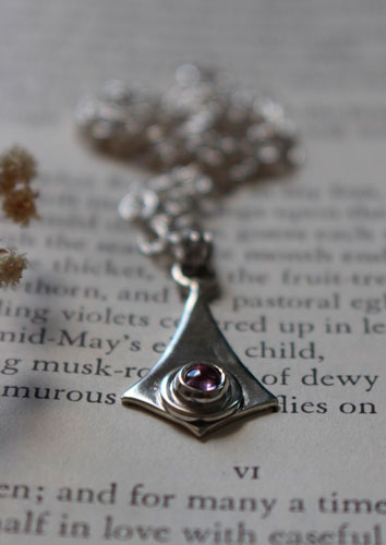 Roz, collier cerf-volant en argent et zircon rose