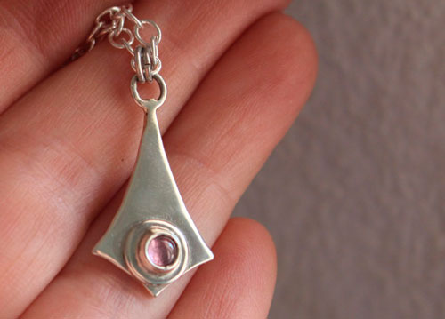 Roz, collier cerf-volant en argent et zircon rose