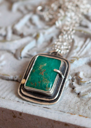 Sanctuaire, collier rectangle sacré en argent et chrysoprase