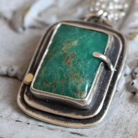 Sanctuaire, collier rectangle sacré en argent et chrysoprase