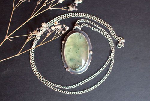 Seraphina, collier baroque en argent et préhnite