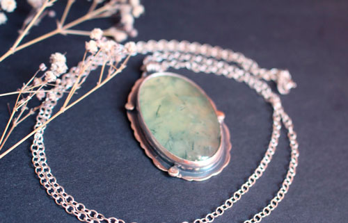 Seraphina, collier baroque en argent et prehnite