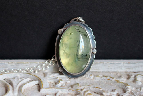 Serephina, collier sautoir romantique en argent et prehnite