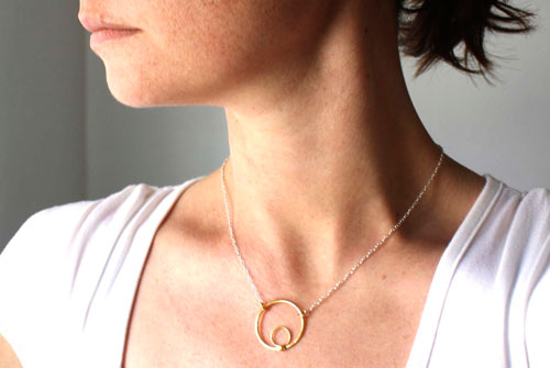 Soleil aztèque, collier cycles et survie en or et argent