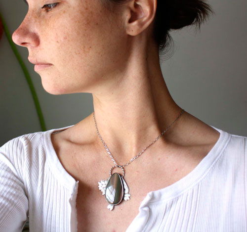 Sompaïna, pendentif arc-en-ciel de la terre-mère en argent et jaspe impérial