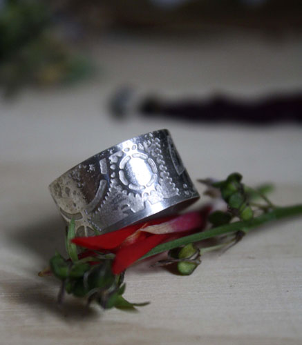 Steampunk, bague néo-victorienne en argent et gravure d&rsquo;engrenages