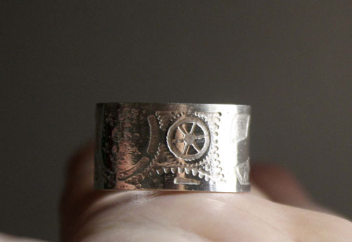 Steampunk, bague néo-victorienne en argent et gravure d&rsquo;engrenages