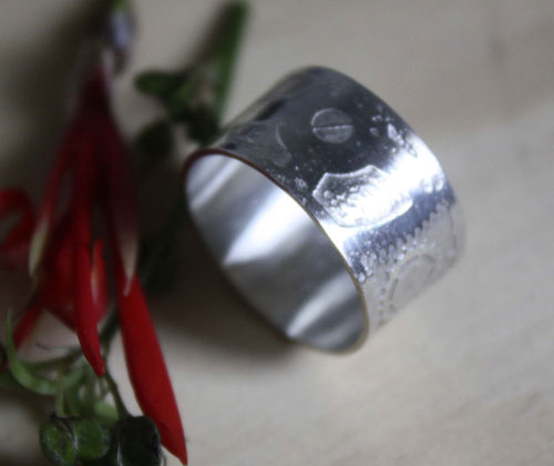 Steampunk, bague néo-victorienne en argent et gravure d&rsquo;engrenages