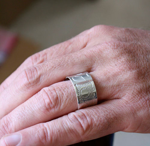 Steampunk, bague néo-victorienne en argent et gravure d&rsquo;engrenages