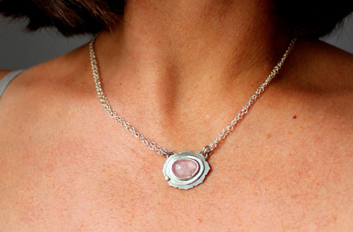 Super nova saphir, collier astronomie en argent, or et saphir rose