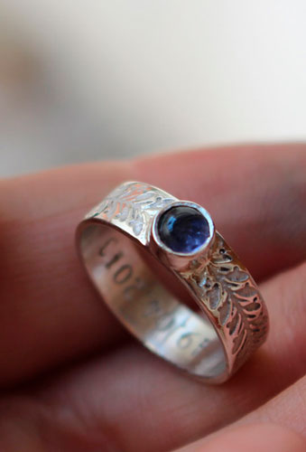 Symbole, bague lierre en argent et iolite