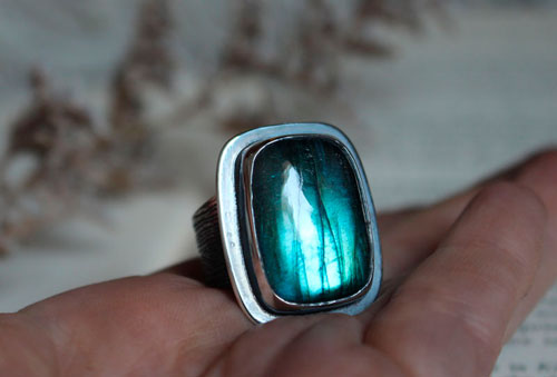 Ton cœur est gravé dans mon écorce, bague fidélité en argent et labradorite