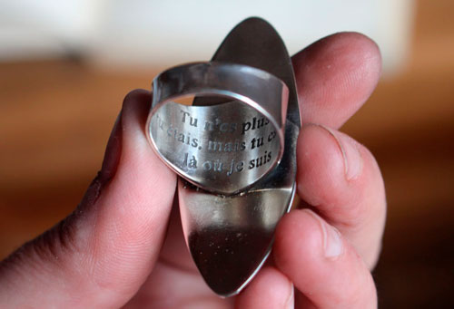 Tu n’es plus là, bague commémoration en argent et goldstone bleue