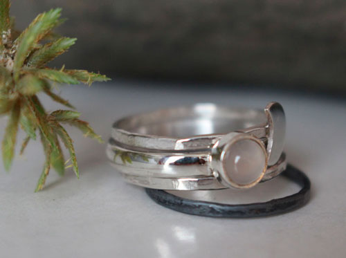 Voyage vers la lune, bague empilable lune en argent et pierre de lune