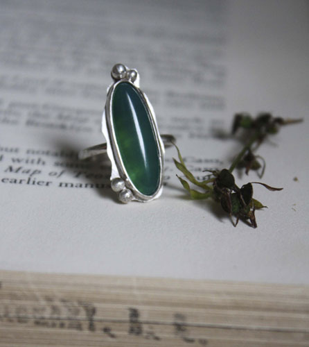 Zéphyrine, bague en argent et agate verte