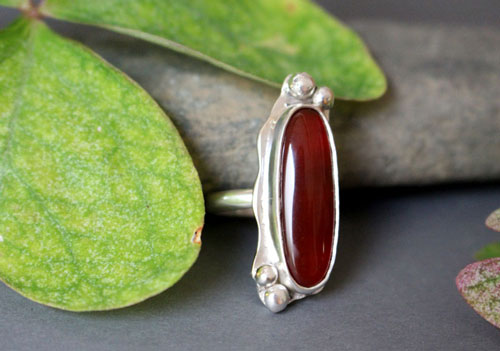 Zéphyrine, bague en argent et agate rouge