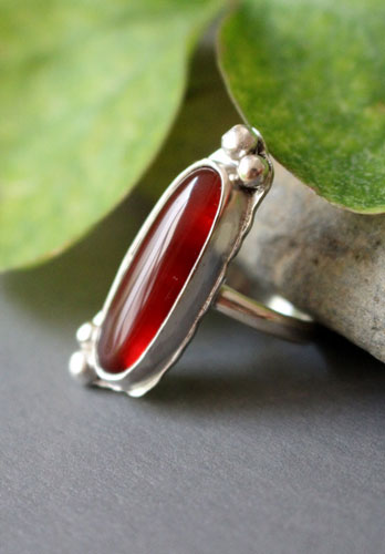 Zéphyrine, bague en argent et agate rouge