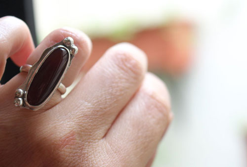 Zéphyrine, bague en argent et agate rouge