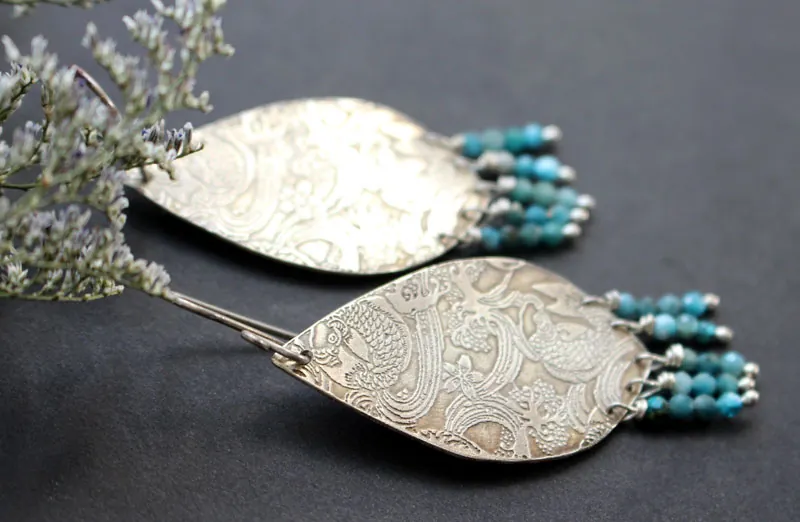 À contre-courant, boucles d’oreilles carpe koï japonaise en argent et amazonite