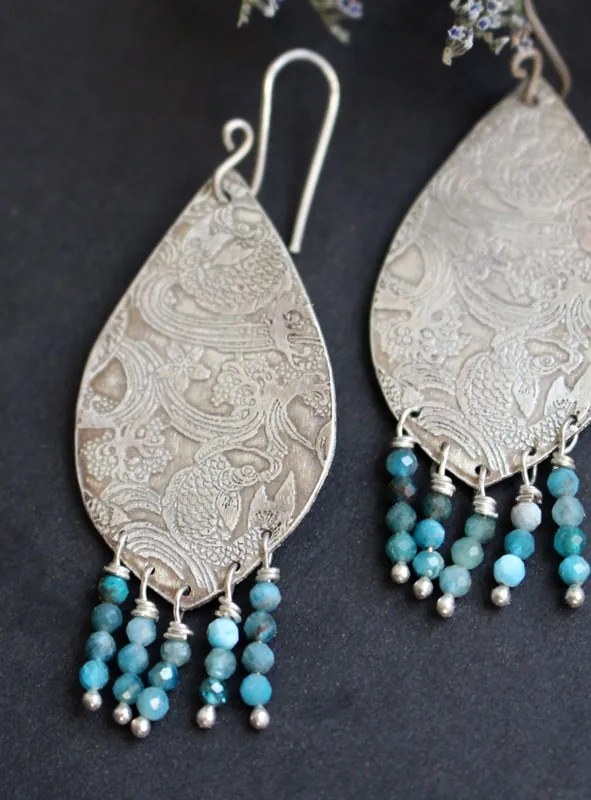 À contre-courant, boucles d’oreilles carpe koï japonaise en argent et amazonite