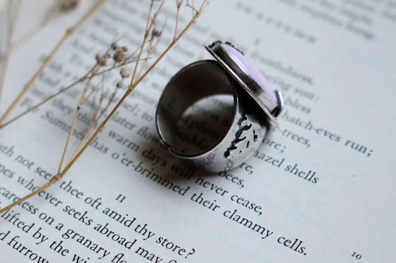 A l’aube du printemps, bague saison de renouveau en argent et opale rose
