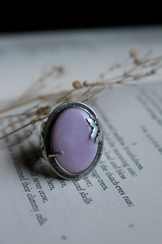 A l’aube du printemps, bague saison de renouveau en argent et opale rose