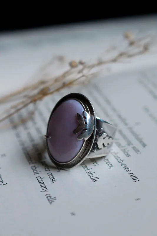 A l’aube du printemps, bague saison de renouveau en argent et opale rose