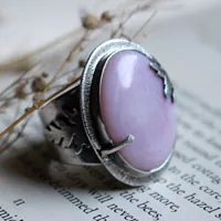 A l’aube du printemps, bague saison de renouveau en argent et opale rose
