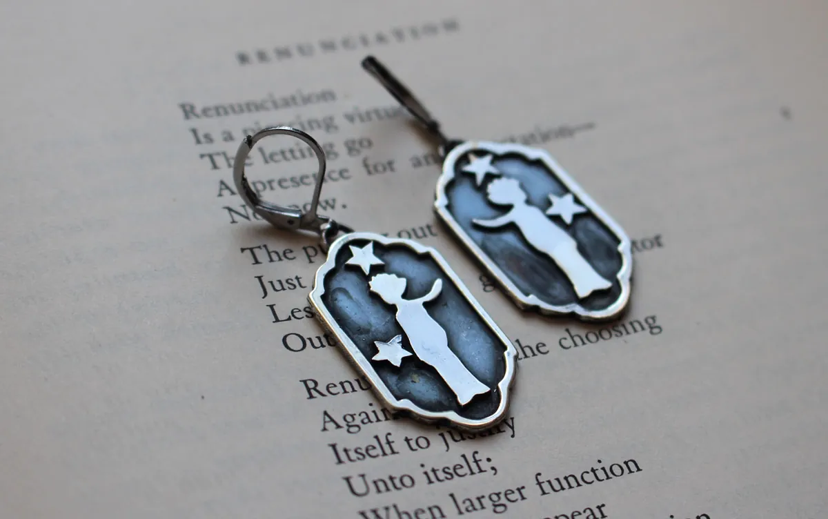 A mille milles, boucles d’oreilles silhouette du petit prince en argent