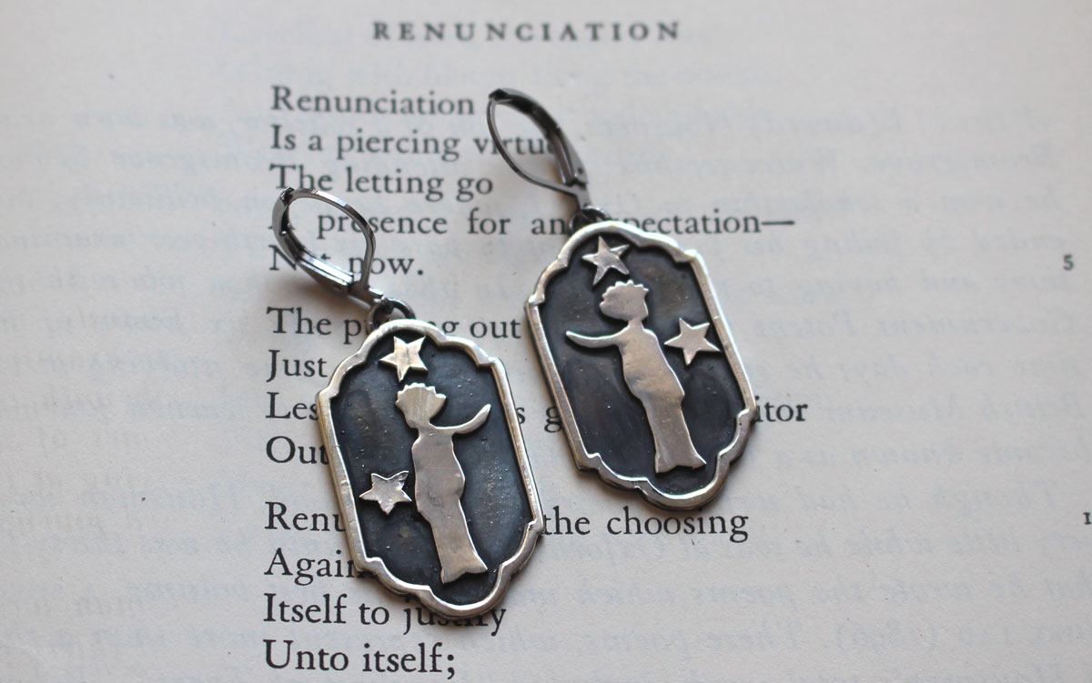 A mille milles, boucles d&rsquo;oreilles silhouette du petit prince en argent