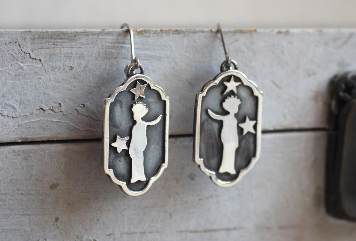 A mille milles, boucles d&rsquo;oreilles silhouette du petit prince en argent