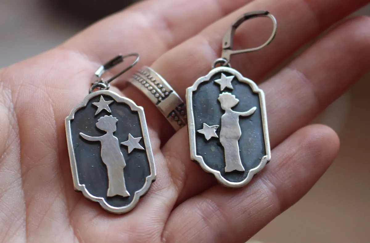 A mille milles, boucles d’oreilles silhouette du petit prince en argent